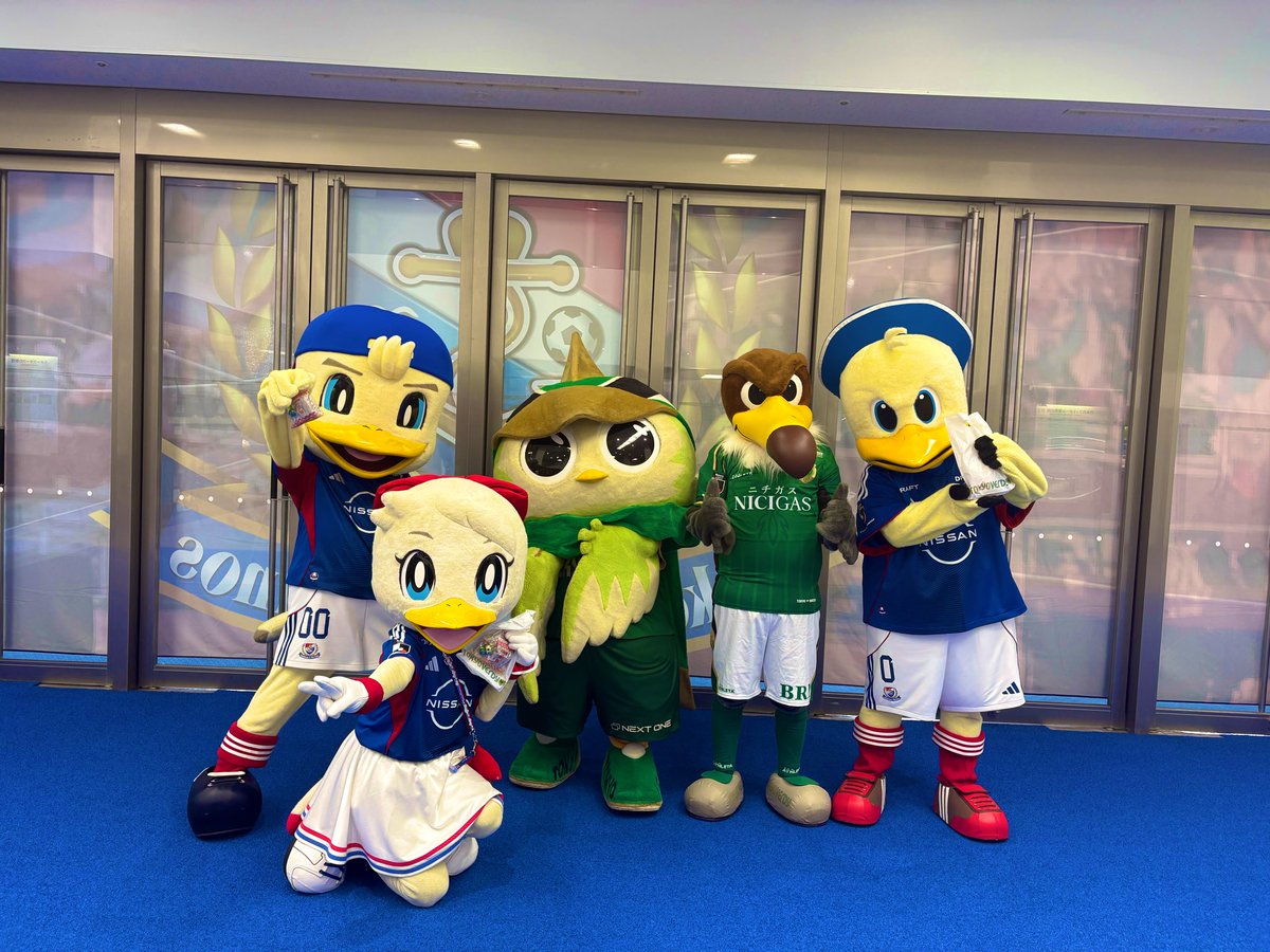 prompt_fmarinos's tweet photo. #ヴェルディ君 と #リヴェルン が日産スタジアムに到着しました‼️✨

東京V戦は日産スタジアムで13:00キックオフ⚽️🔗 https://t.co/YcnXxHyux0

#fmarinos https://t.co/4LVOHx3oBR
