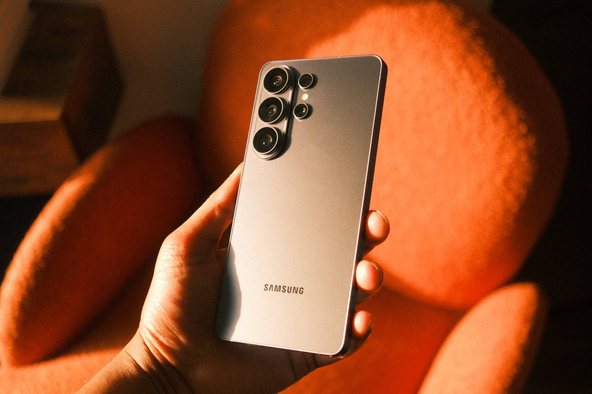 The S26 Ultra is the MOST ADVANCED SMARTPHONE IN THE WORLD RIGHT NOW.. HERE'S WHY.. 

- Main camera went from f/1.7 to f/1.4, 47% more light hitting the sensor. You feel this immediately at night
- 5x telephoto went from f/3.4 to f/2.9, 37% more light. Zoomed-in night shots are