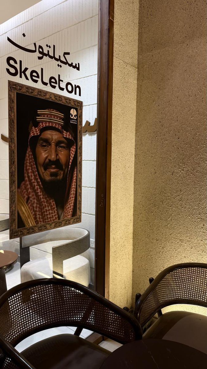 S_iim511's tweet photo. قلل الناس بحياتك وزيد القهوه🌙☕️ https://t.co/gmgusucmNq