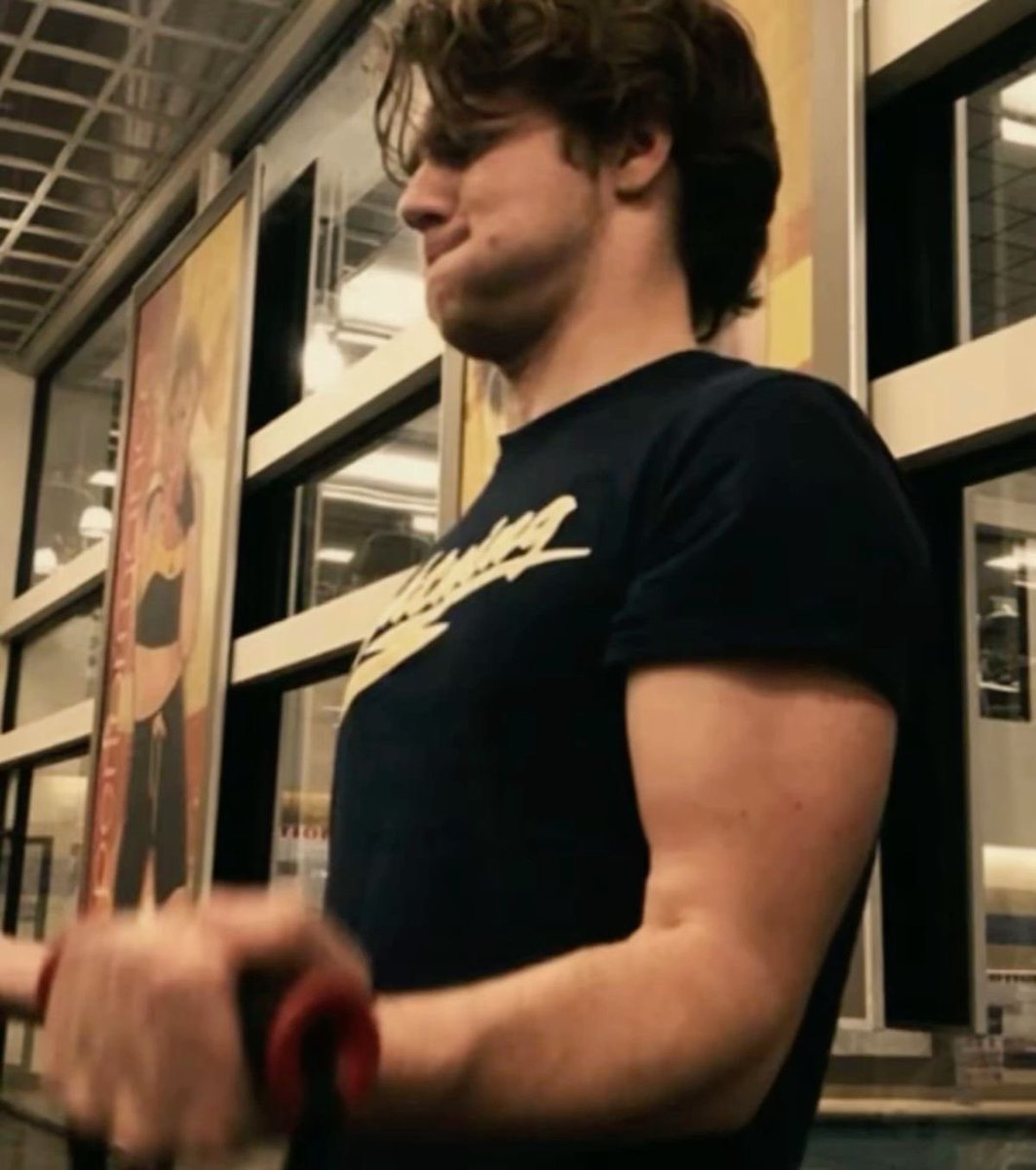 meg 🍒🎱 tweet media