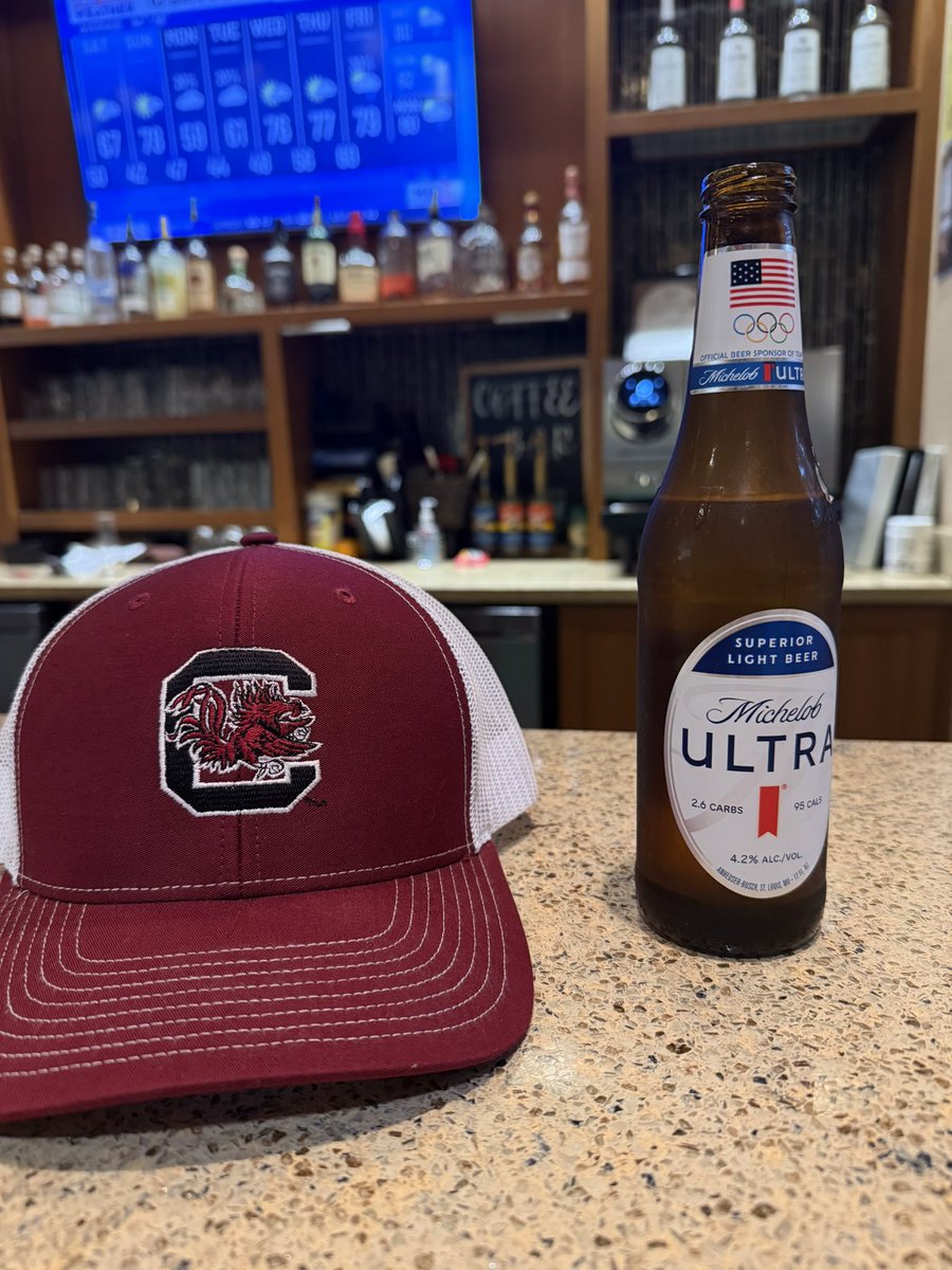 golfbmpro's tweet photo. @GamecockBSB I’m sitting in a hotel bar downtown waiting for mist on a start time to come to Founders. Let’s get this thing going. 🤦‍♂️😂 https://t.co/tLOSnMJSwy