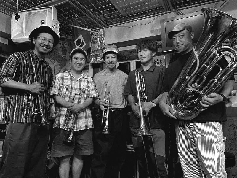 明日はこちら！
3/1(日)open 19:00 / start 19:30
【靭公園CHOVE CHUVA】 
chovechuva.com
BRASS ADOPT
有元羅人 黄啓傑 山本信記 trumpets
米子匡司 trombone 高岡大祐 tuba
自由料金制+drink order
自治と自由の純粋金管バンドBRASS ADOPT(ブラス・アダプト)2026年初ライブです。