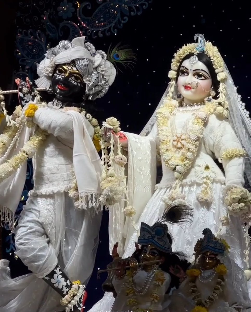 सुप्रभात 
राधे राधे 
जय श्री कृष्ण 🙏🚩
राधा रानी कृपा बनाए रखना 🙏🙏