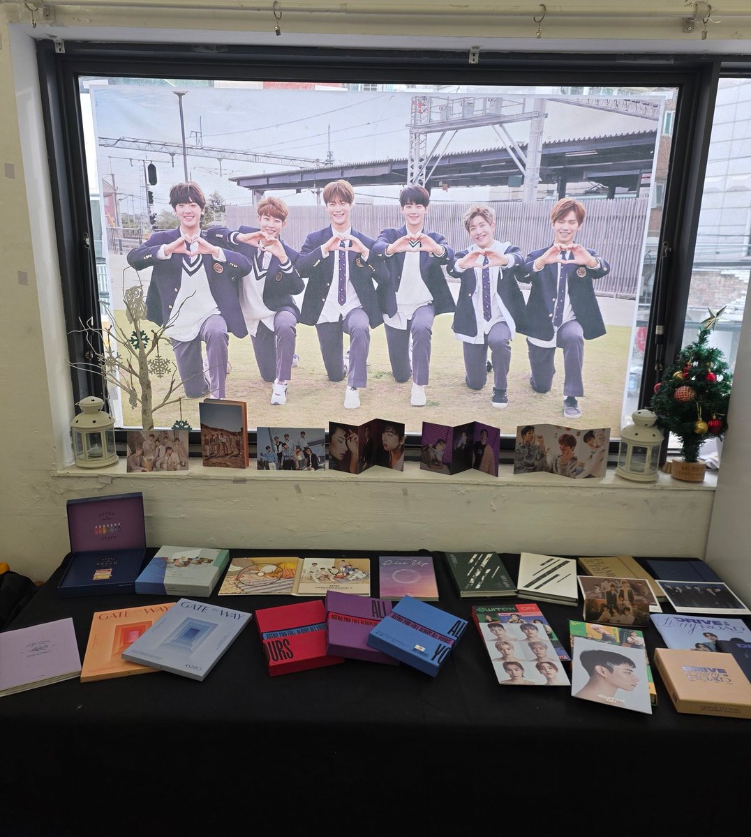 아스트로 10주년  축하해 🎊🎉🎁
홍대 나들이 카페 2734  아스트로 10주년 파튀중 
#아스트로 #ASTRO #MJ #JINJIN #CHAEUNWOO #MOONBIN #YOONSANHA #엠제이 #진진 #차은우 #문빈 #윤산하
#아스트로10주년_영원히빛날별들