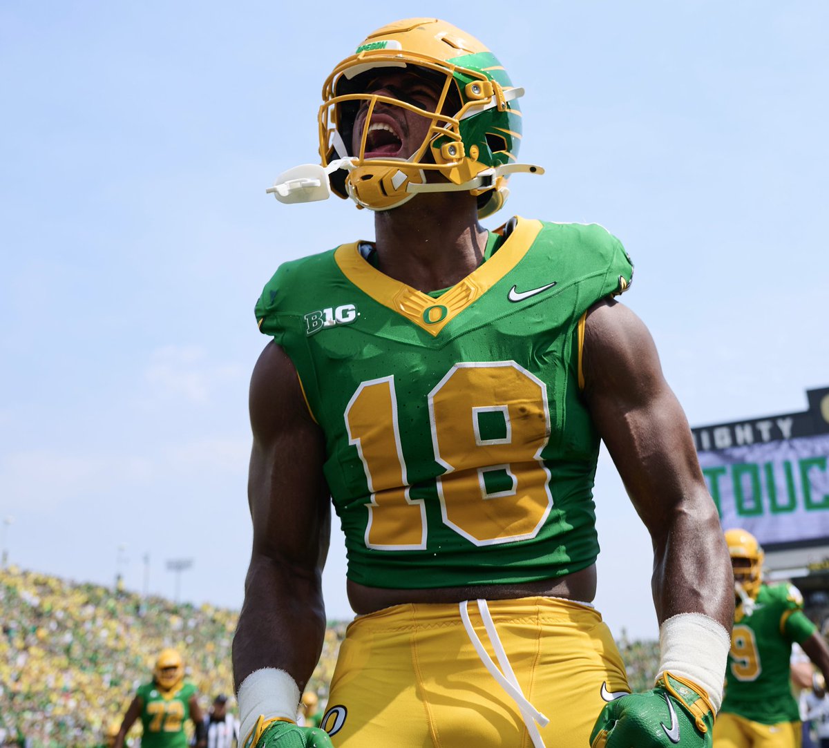 PolymarketBlitz's tweet image. Only two TE’s had a +40 inch vert and +12-inch broad jump since 2003.

1) Eli Stowers (2026) 
2) Kenyon Sadiq (2026)

Two of the most athletic TE’s in combine history. Sports