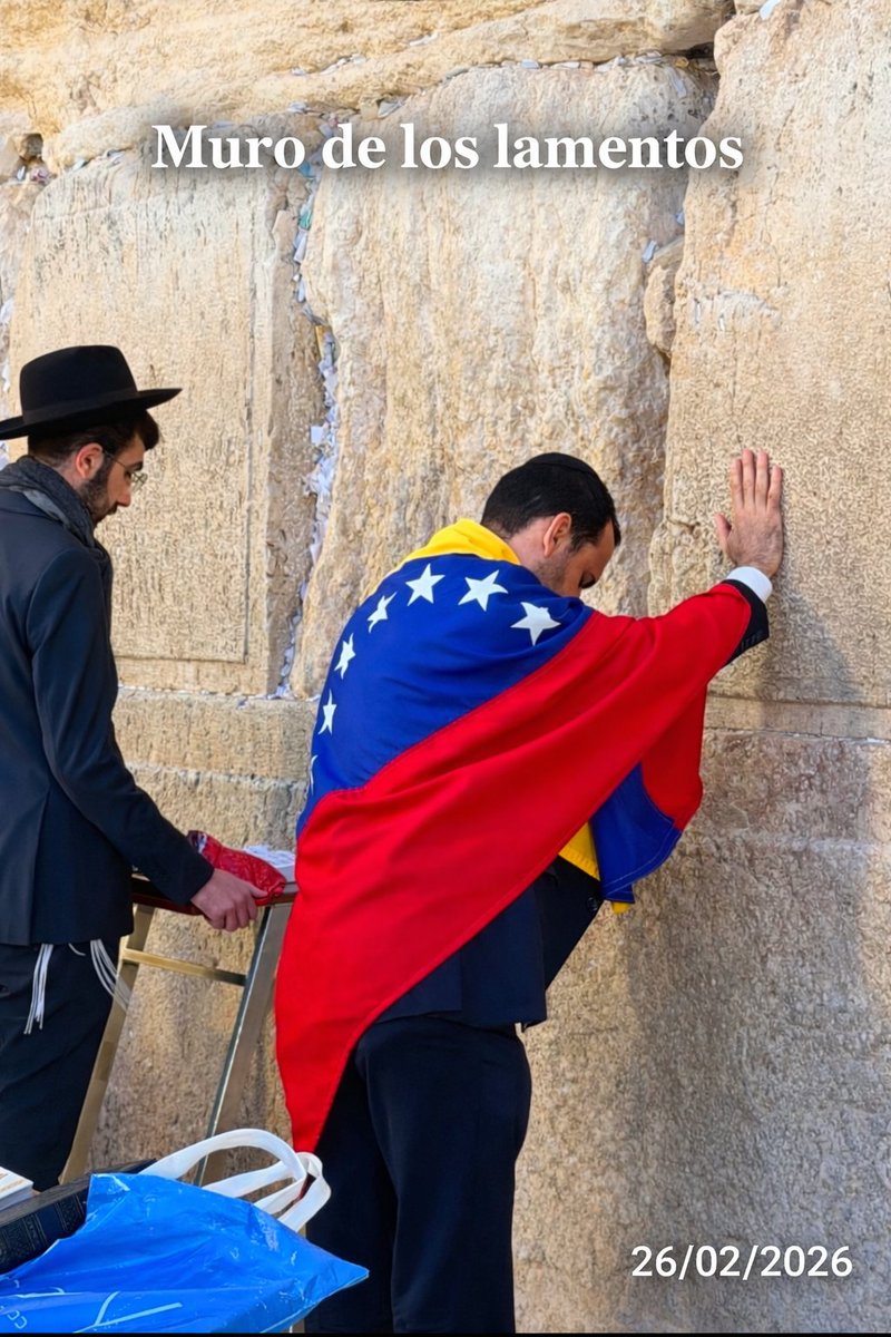 erlicperez's tweet photo. ➡️ Reuniones estratégicas en Israel por la Libertad de Venezuela.

➡️ Oración en el Muro de los Lamentos.

➡️ Reflexión en la Iglesia del Santo Sepulcro.

@Eduardo_Bittar entiende que la reconstrucción es política, histórica y espiritual.

Venezuela volverá a ser libre.

#LibertadONada