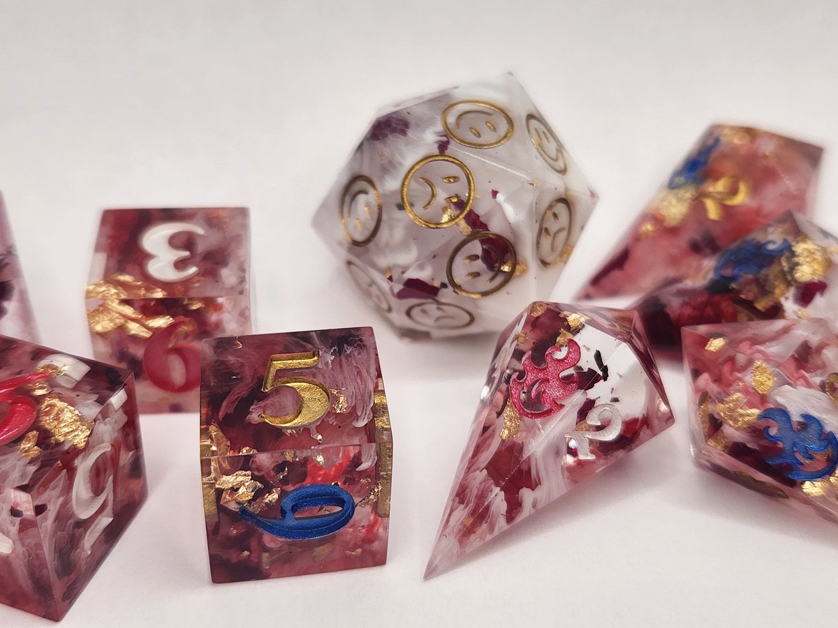 Finished Commission of D6s 🥰
#dnd #ttrpg #handmadedice #dice #dungeonsanddragons