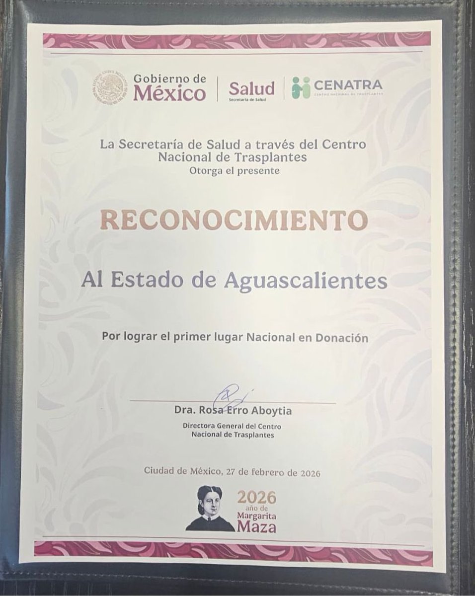 Humbertgutier's tweet photo. Dani sigue dando resultados…

El Doctor @DanielDiazGto ex titular de @saludgobgente ahora enfundado como el gran estratega de la política de salud en el @GobAgs está dando resultados, resultados que extrañamos en Guanajuato. 

Después de haber llevado a la administración de la buena de @TereJimenezE al primer lugar a nivel nacional de los sistemas de salud de las entidades federativas, ahora también obtuvo el Primer lugar en donación otorgado por el @gobmx. 

Recordemos que el Doctor Dani tomó la decisión de dejar el gobierno del impresentable del GOLDO @diegosinhue porque este corrupto jugó con su prestigio. 

Desde entonces Daniel ha estado en Aguascalientes llevando su expertis lo que le ha llevado a ser reconocido por la titular del ejecutivo estatal. 

Lo que daríamos porque no se hubiese ido y sobre todo no hubiera llegado el impresentable del Doctorsete Gabrielito @DrGabrielCortes porque nuestros sistema de salud está por los suelos. 

He dicho.
