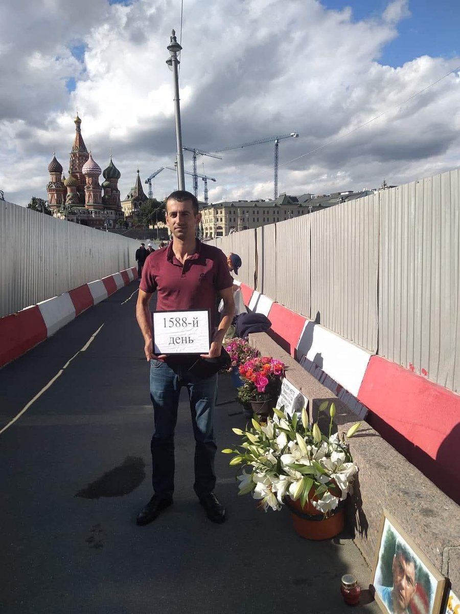 MemmedliQulu85's tweet photo. Brave democratic leader Boris #Nemtsov, who was killed by Putin for his political struggle to make Russia a free and democratic state. At the time, he openly criticized Russia’s aggression against Ukraine.
We remember him with love and pride.

July 4, 2019 Moscow

#InMemoriam https://t.co/hBewzb7n7T