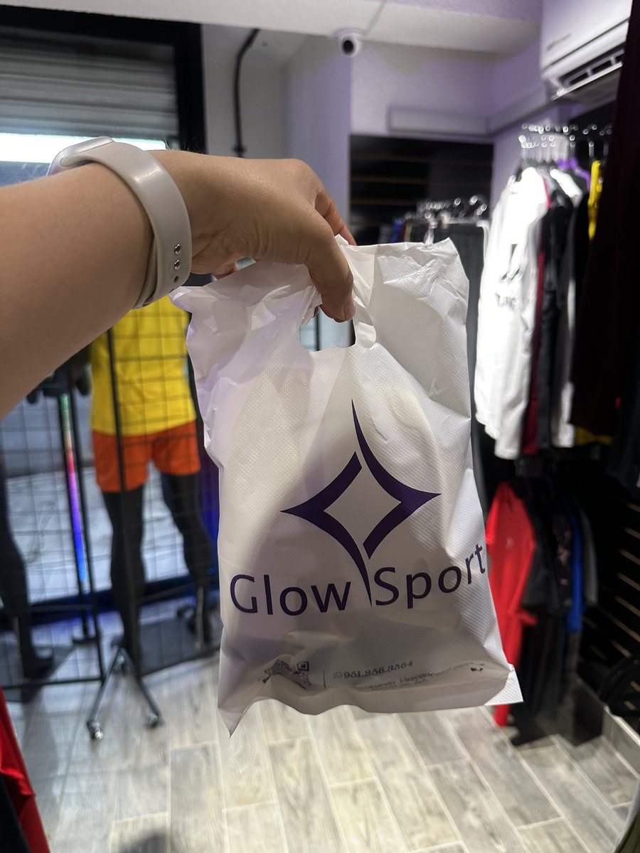 gabgvm's tweet photo. Ni modo, ya andaré media encuerada en el gym. 😁 #GlowSport https://t.co/MpW1fEfANe