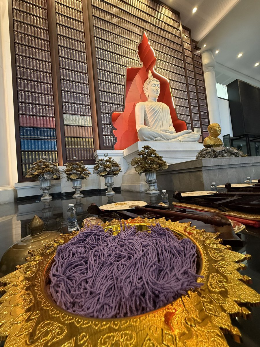 TENzenter's tweet photo. "แฟนคลับของเราเนี่ยจะม่วงแต่ไม่ใช่ม่วงแบบธรรมดา มันจะมีม่วงแอบอ่อนๆหน่อย และเราต้องดูที่โทรศัพท์ ถ้ามีอะไรม่วงๆ อ่ออ 100%ละ " 
หลวงพี่รู้ได้ยังไงคะว่าพวกหนูเป็นเมนเตนล์

 #BlessingTEN_30BD https://t.co/BNLuax1BIa