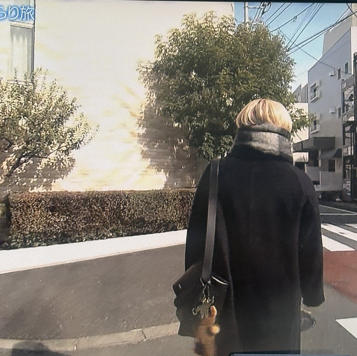 Inonon_0622's tweet photo. 顔、洋服、マフラー全ていい！
ところでカバンについてる🐻ྀིどこのですか‼️
 #ぶらり途中下車の旅   #伊野尾慧 https://t.co/GDnQlULQss