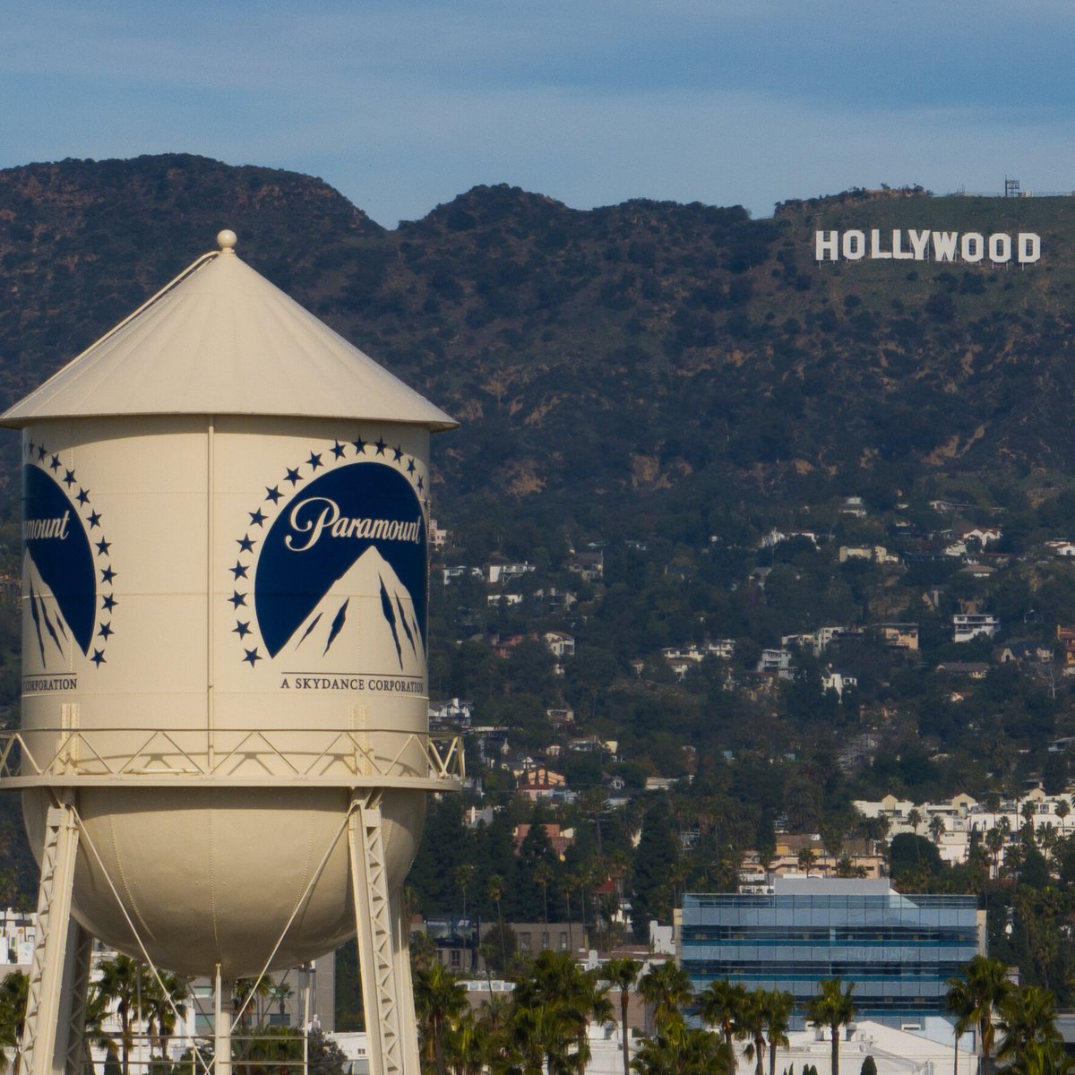 MarketConsole's tweet photo. Paramount Is Set to Win Warner Bros. Now C..  - https://t.co/jNIJS9vdW6 ##marketconsole ##equitymarkets ##stockmarkets ##commoditiesmarkets ##globalmarkets ##alternativeinvestments ##personalfinance https://t.co/zgJPPNlW1X