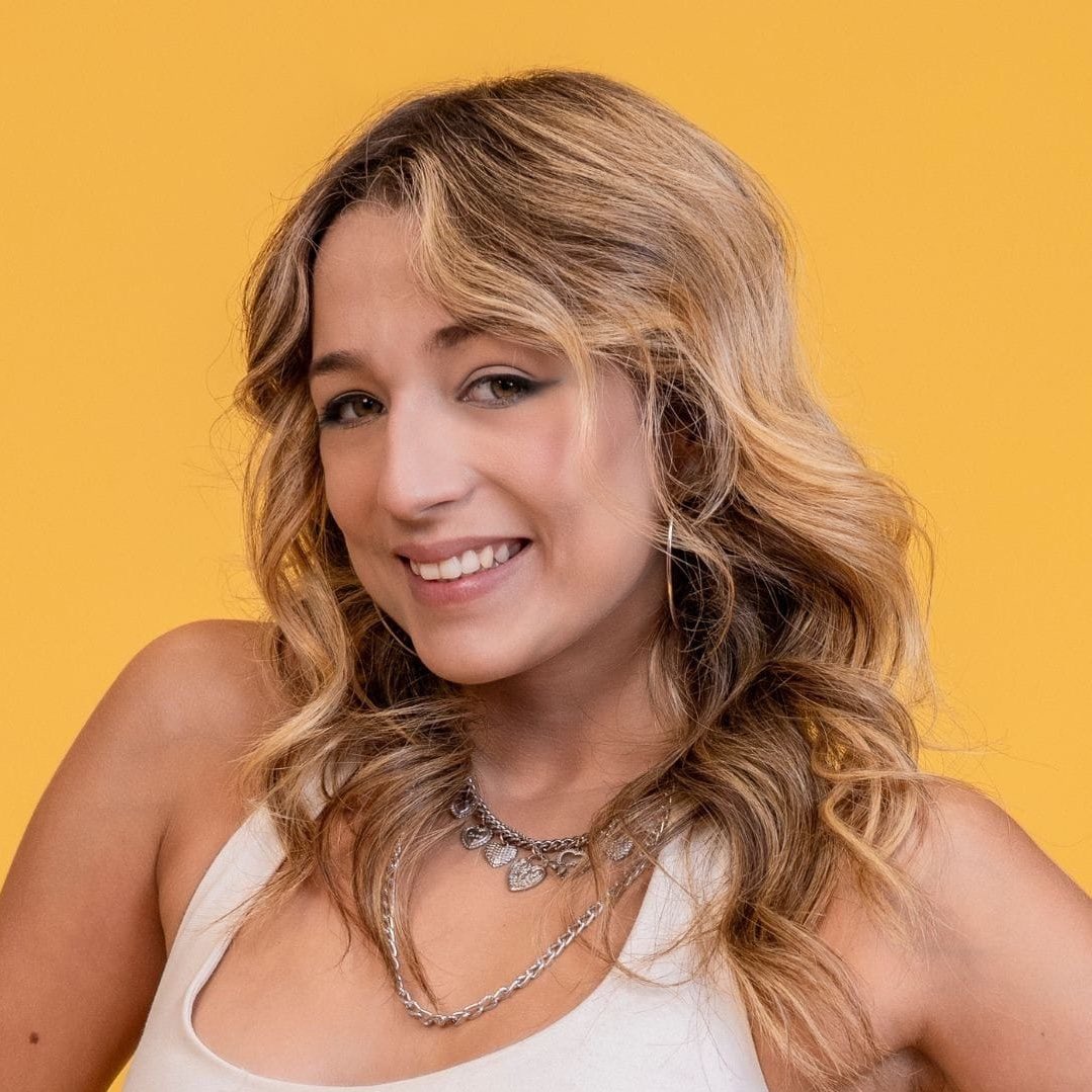 poponze's tweet photo. e o bar que a samira trabalhava fez uma promocao para comemorar sua lideranca https://t.co/lGQoyx5s4E
