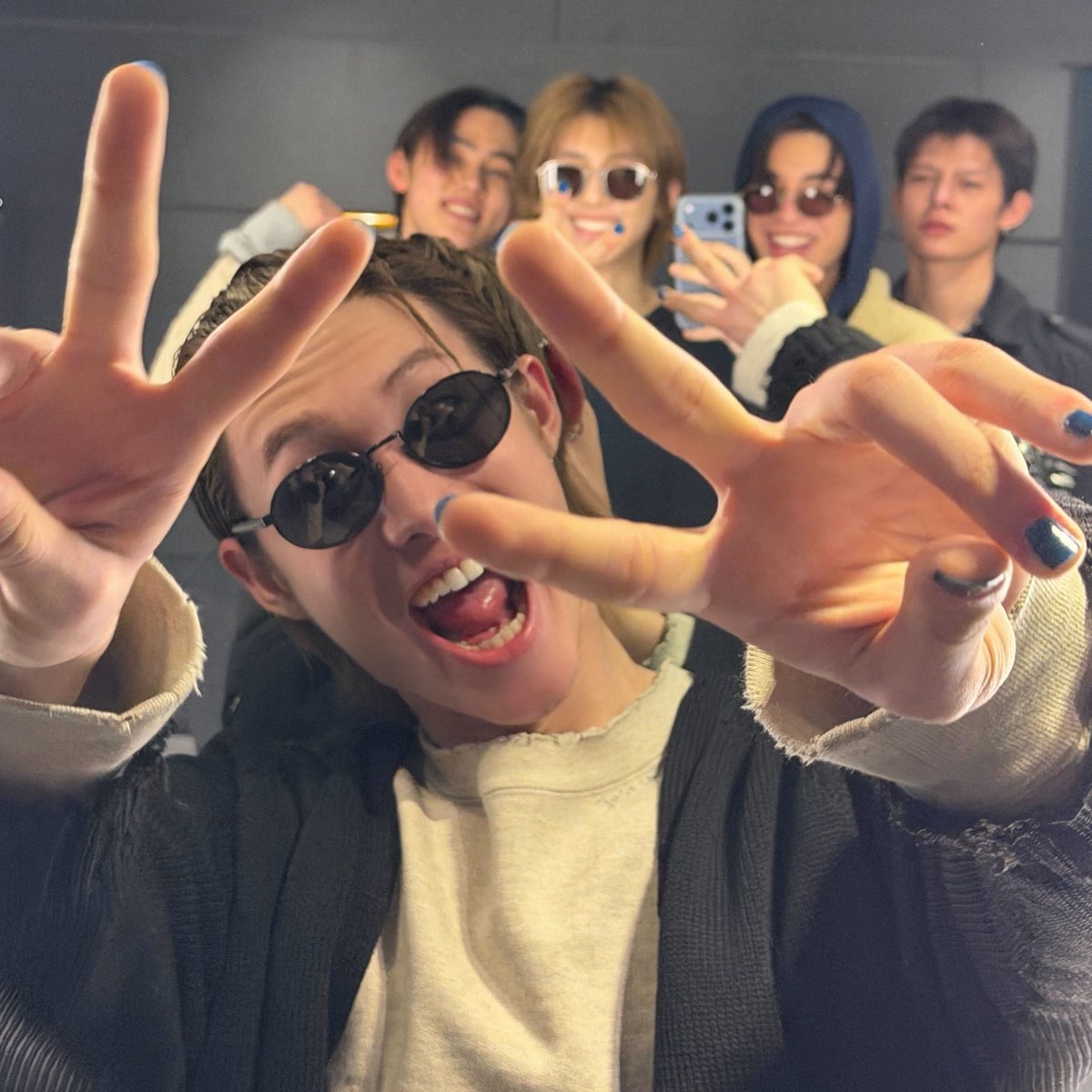 🦅>🐢:"juhoon is healing"
🐢>🦔:"i respect how he brings us together as our leader"
🦔>🐶:"i’m influenced by how hard he works toward the things he wants to achieve" 
🦊>🦅: "james is simple, he doesn't do anything unnecessary and goes toward his goal which makes him charming"