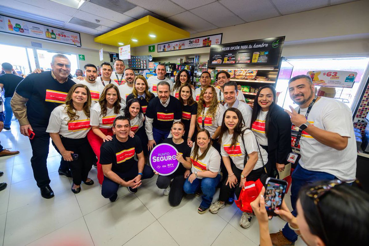 Hoy damos un paso más por la seguridad de las mujeres en Monterrey.

Sumamos 350  <a href="/Tiendas_OXXO/">Tiendas OXXO</a> como Puntos Seguros y 1,400 colaboradores capacitados para brindar apoyo inmediato ante cualquier situación de riesgo.

Más aliados, más respaldo en cada esquina. Sin ruido: protección