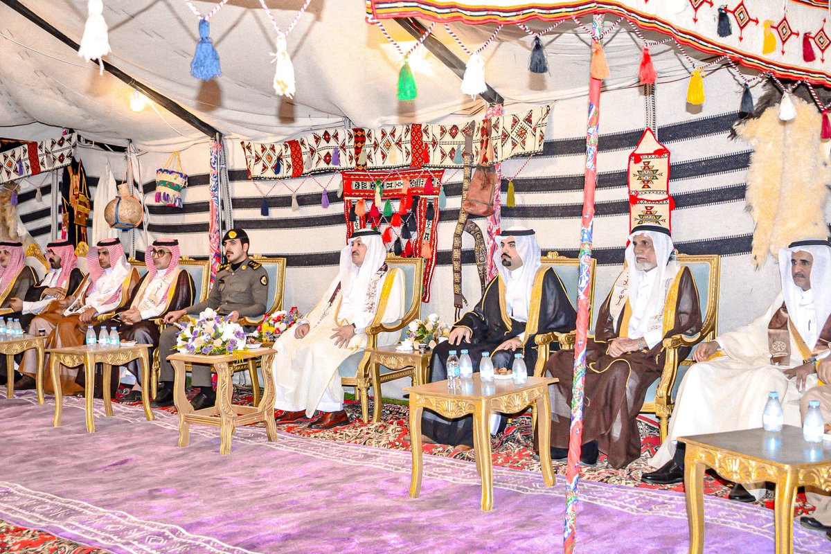alhjrah2030's tweet photo. سعادة محافظ الحجرة أ.بندر بن سويلم العضيله يرعى فعاليات #يوم_التأسيس ويفتتح #بسطة_خير_السعودية بمحافظة الحجرة بحضور رؤساء الدوائر الحكومية والأهلية والمشائخ والأعيان بتنظيم جمعية التنمية الأهلية بالحجرة بالشراكة مع بلدية الحجرة.
#أخبار_الحجرة https://t.co/QfvJIBti75