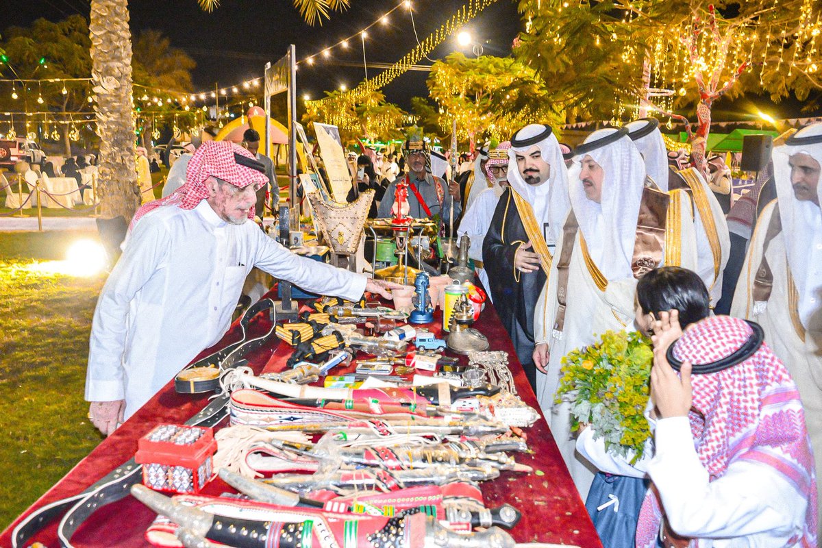 alhjrah2030's tweet photo. سعادة محافظ الحجرة أ.بندر بن سويلم العضيله يرعى فعاليات #يوم_التأسيس ويفتتح #بسطة_خير_السعودية بمحافظة الحجرة بحضور رؤساء الدوائر الحكومية والأهلية والمشائخ والأعيان بتنظيم جمعية التنمية الأهلية بالحجرة بالشراكة مع بلدية الحجرة.
#أخبار_الحجرة https://t.co/QfvJIBti75