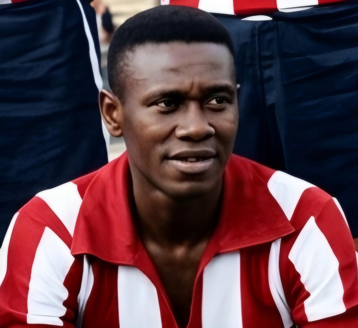 🇧🇷 |🐇Benedicto Custódio Ferreira “Escurinho” jugó en Junior entre 1966 y 1968. En ese período disputó 65 partidos y anotó 7 goles con la camiseta rojiblanca. Apodado la “Flecha Negra” por su velocidad y potencia por la banda izquierda, llegó a Barranquilla tras su destacada