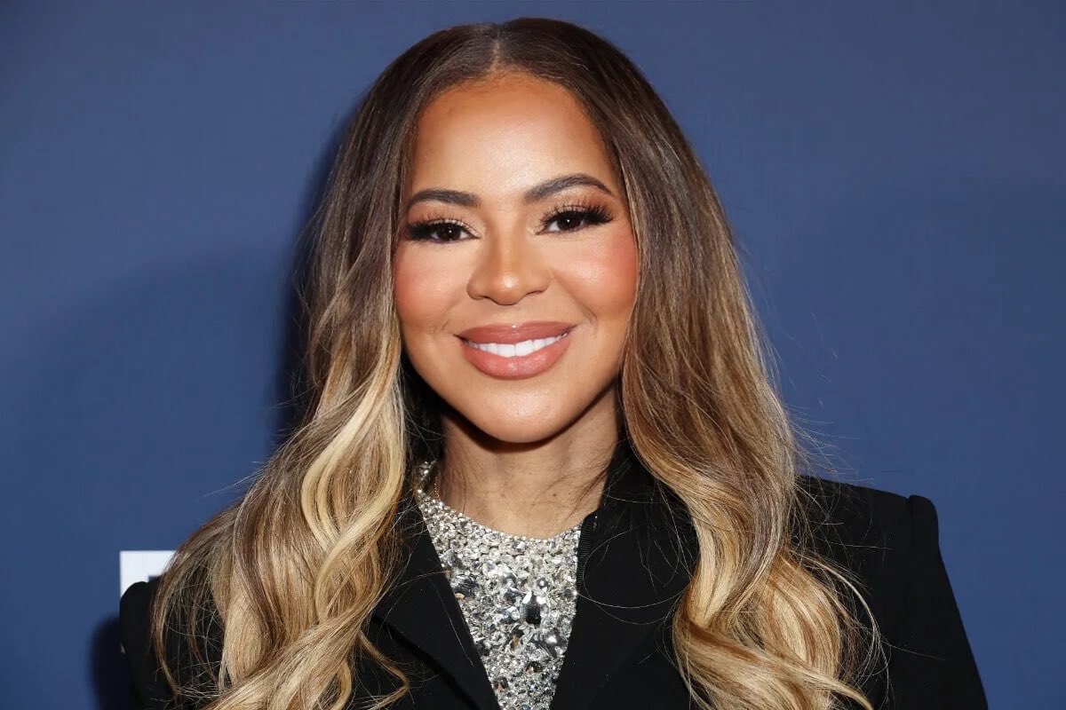 When my dad passed away in a devastating accident months ago, I did a major job interview while he was in the ICU.  Since he passed, I’m constantly keeping myself busy. Unless you’ve experience devastating loss, you should be quiet. Mary is doing what’s right for her. #RHOSLC