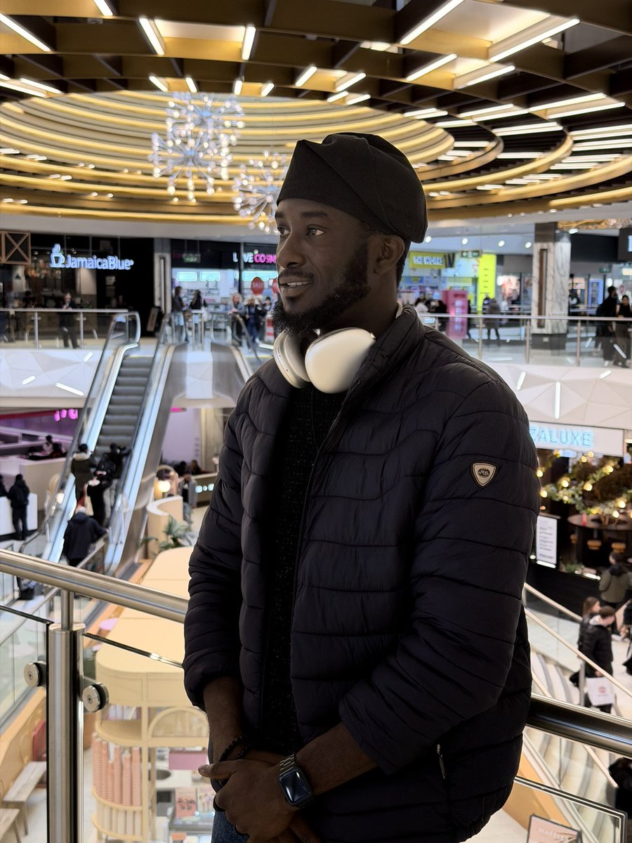 Happy birthday Doc. Ayilola (AKA. Laptop guy) <a href="/silverpenydr/">Ayilola of Nigeria /Laptop Guy 🩺 🇳🇬 🇬🇧🇺🇸</a> 
To a man who is truly making impact! 🎉🎂

Your vision for the #10kLaptopsProject has opened doors for so many people, especially those trying to find their feet in tech. What you’re doing is bigger than gadgets, you’re