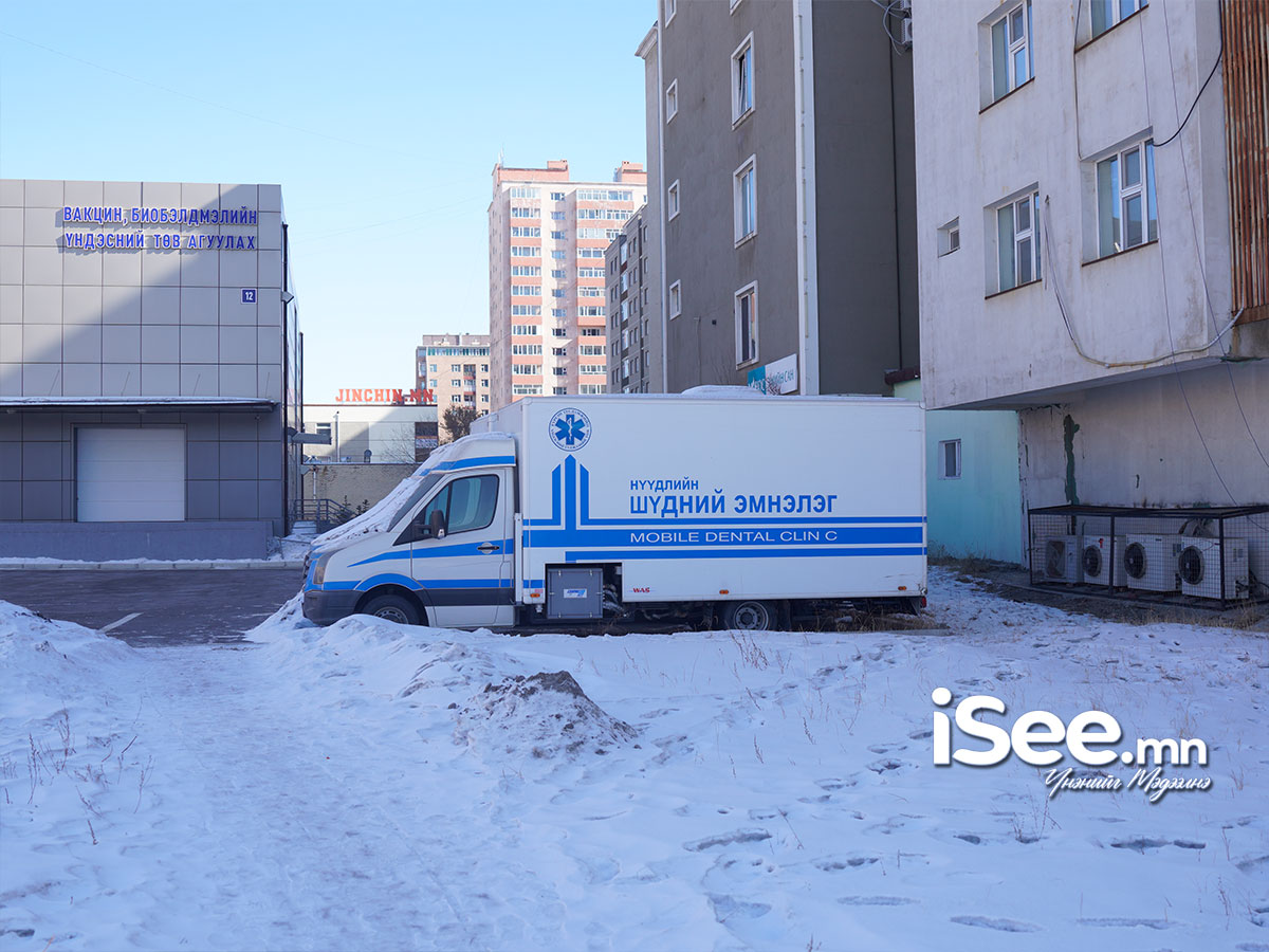 iSee_MN's tweet photo. СУРВАЛЖИЛГА: Улсын төсвийн 1.6 тэрбум төгрөгөөр авсан “Нүүдлийн эмнэлэг” дөрвөн жил хөдлөлгүй ХӨСҮТ-ийн хашаанд зогсож байна 

УНШИХ: https://t.co/WDtIuCVoeu https://t.co/gLxnT62QXO