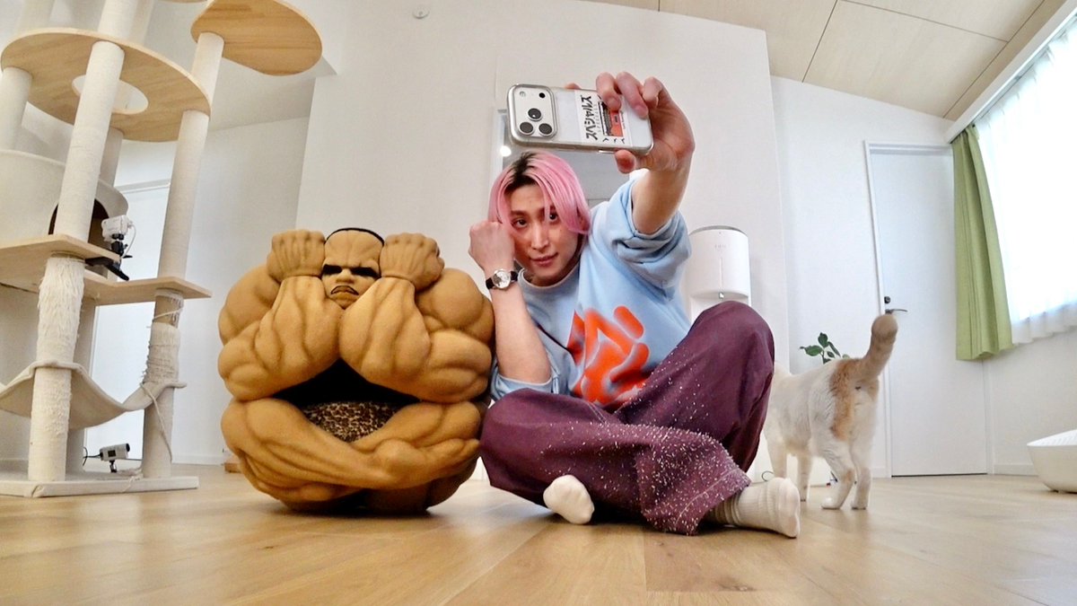 Snow Man 佐久間大介さんが

風ちゃん雷ちゃんのために
サンシャイン池崎家にやってきた⛄️🩷

池崎さんを師匠と仰ぐ
芸能界きっての猫大好き兄さん

カリスマックス😎なふれあいを
してくださっています！

今夜7時からの
#嗚呼みんなの動物園 2時間SPで
ぜひご覧ください✨️

嬉しいご報告も！