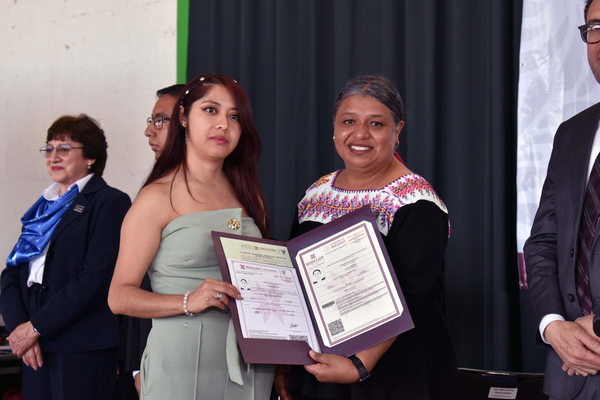 ITESA_OFICIAL's tweet photo. Celebramos nuestra entrega de Títulos y Cédulas profesionales para nivel licenciatura y posgrado a más de 400 nuevos y nuevas profesionistas. #OrgulloITESA https://t.co/NXmE5UAK1V