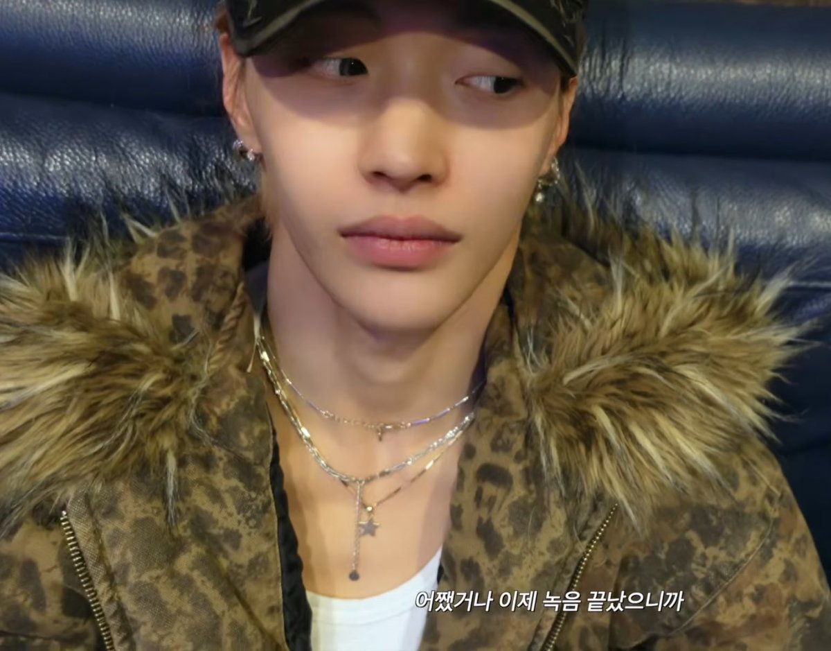 คนที่แต่งตัวแบบนี้ไปห้องอัด ตกหลุมรักผู้ชายใส่เสื้อแลคตาซอย