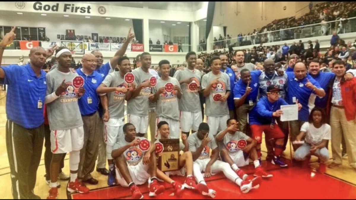 SwaggyCDawg5's tweet photo. @MattyK31 Serra now 2-0 at APU 🏆🏆
Congratulations @CoachDejon4 ‼️
📸 2016 🏆 with Dwan Hurt
@CavsBoysBBall @serrabasketball https://t.co/L2QsvCh68s