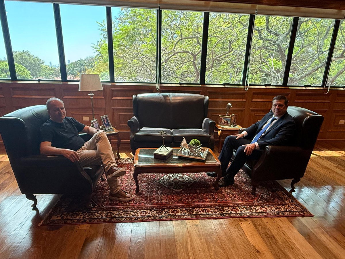 El ministro <a href="/cgfernandezv/">Carlos Fernández V</a> recibió al jefe de Gabinete Civil de <a href="/PresidenciaPy/">Presidencia Paraguay</a>, <a href="/JavierGimenezGZ/">Javier Giménez</a>, oportunidad en que conversaron sobre los planes de este año, así como las perspectivas económicas y sociales del país.

Igualmente abordaron la realización de la Asamblea del Grupo