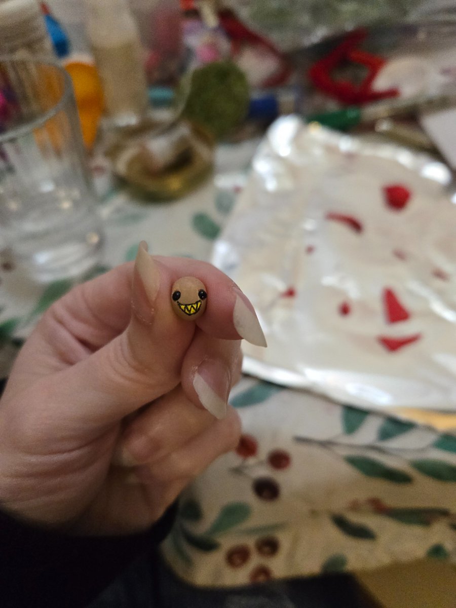 I showed this teeny "Alastor gremlin face" to my dad and he burst out laughing 😆