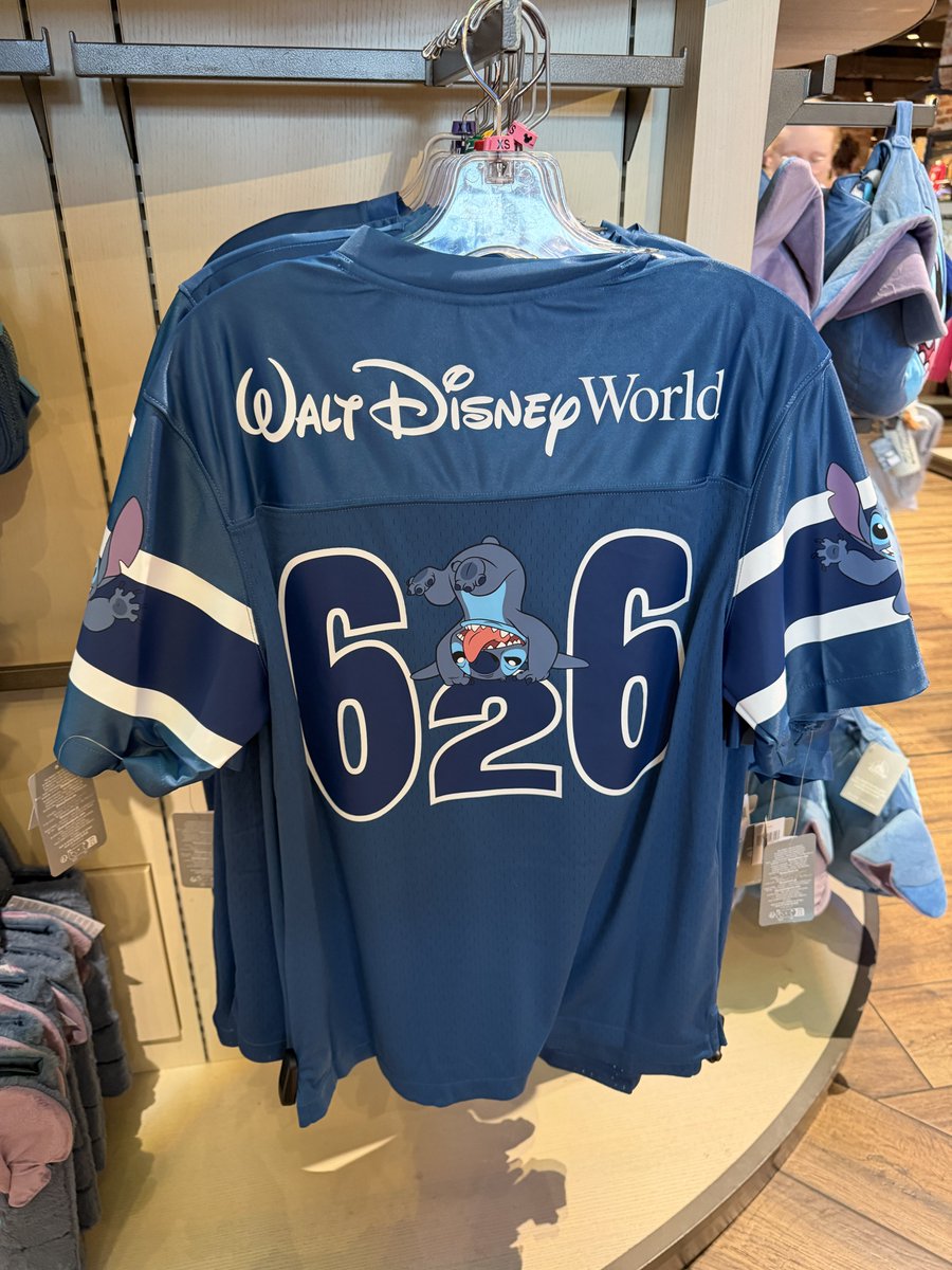 【新品・WDW限定レア】スティッチ ベースボールシャツ スティッチの可愛い服発見💡 いま流行りのベースボールシャツ！ そして
