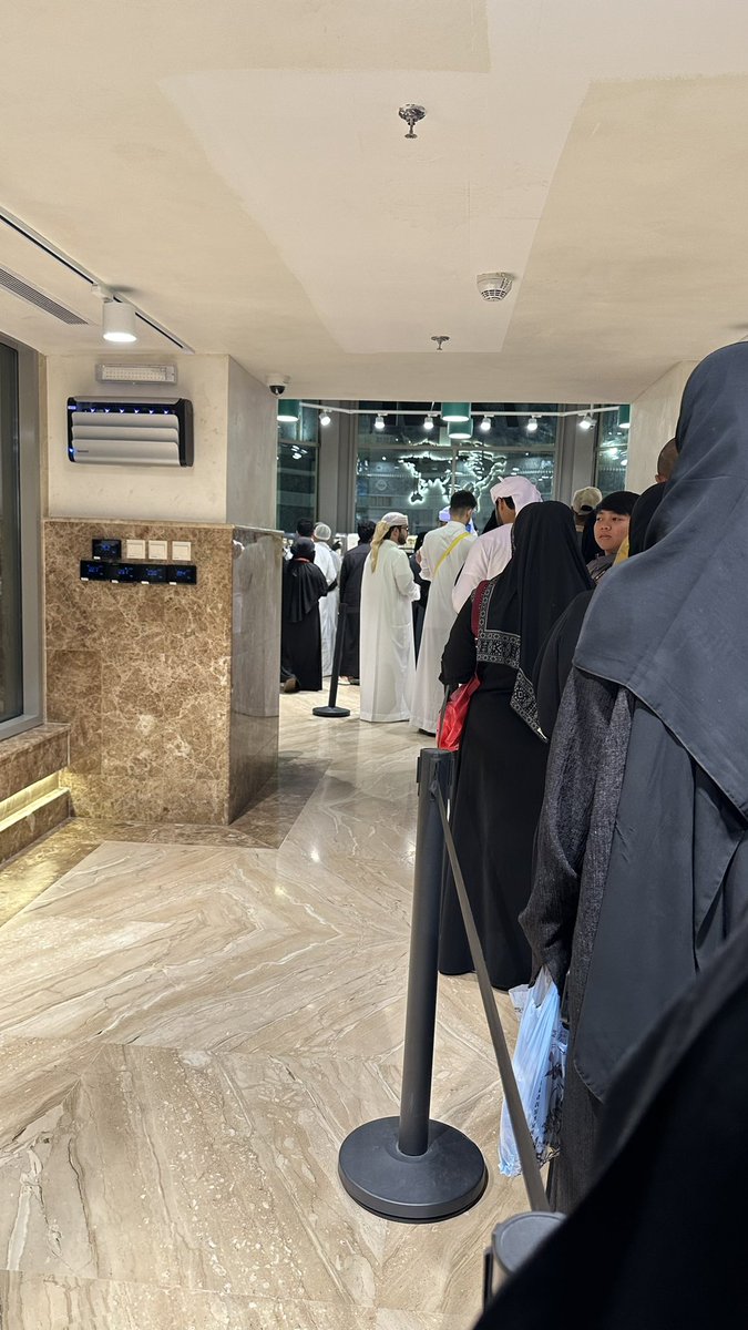 dll00l's tweet photo. هاف مليون فرع الحرم اللاين واصل لساحات الحرم 
تبارك الرحمن اللهم بارك 
أخذت قهوتي بعد نص ساعه انتظار 
كل طريق يودي لنصك الثاني يستاهل العنوة 
❣️❣️❣️
@halfmillion_sa https://t.co/9dWZ49dUvY