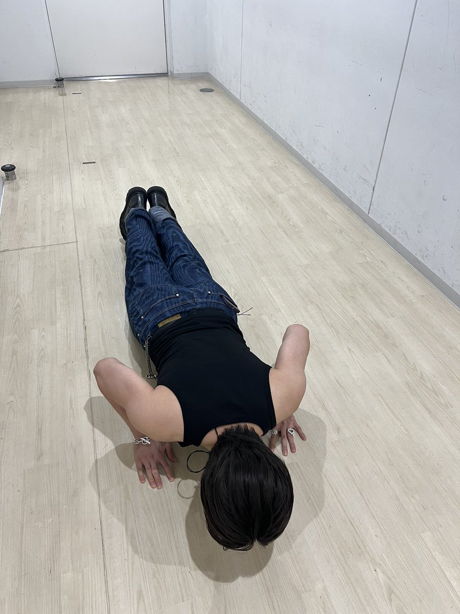 本番当日 ライブ直前のリハが始まる頃、ステージに繋がる唯一の廊下の