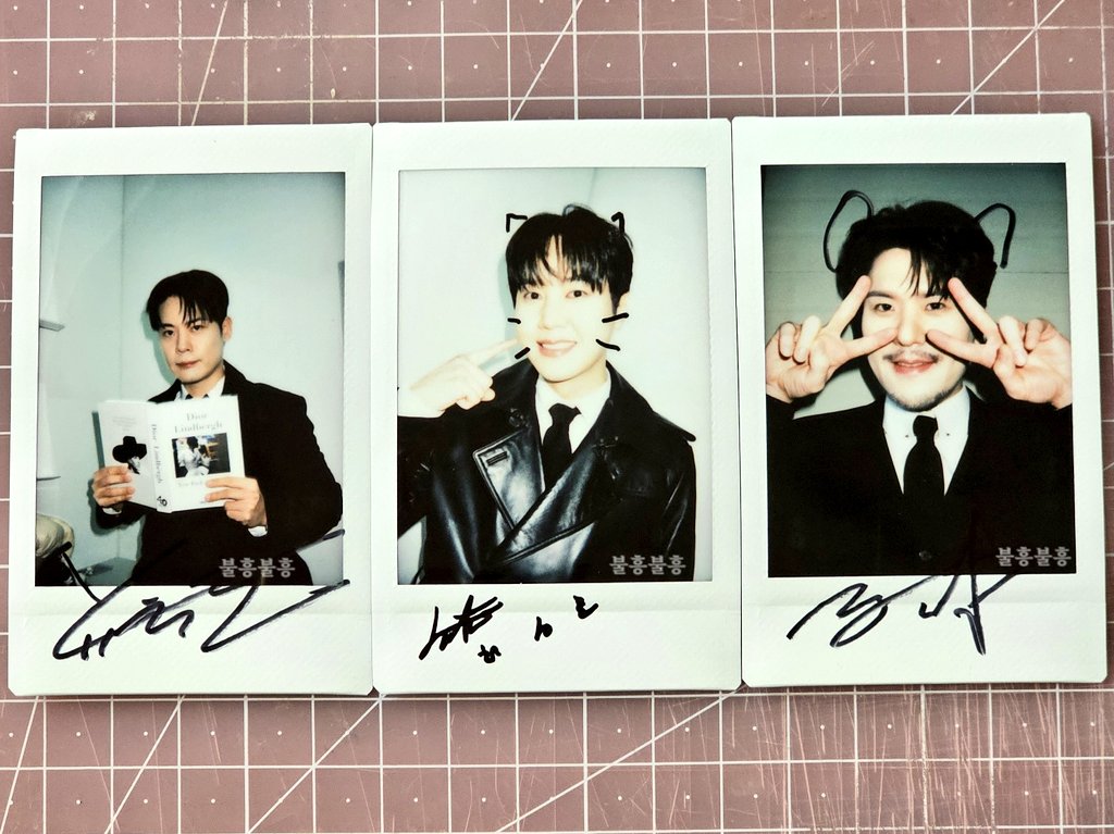 앨범이벤트 1장인 줄 알았는데 3장이라고🦧🦧
심지어 젤 조아하는 멘투비 막방 뮤비착장..🥹
강아지민성 넘 코여워🐶🐻‍❄️