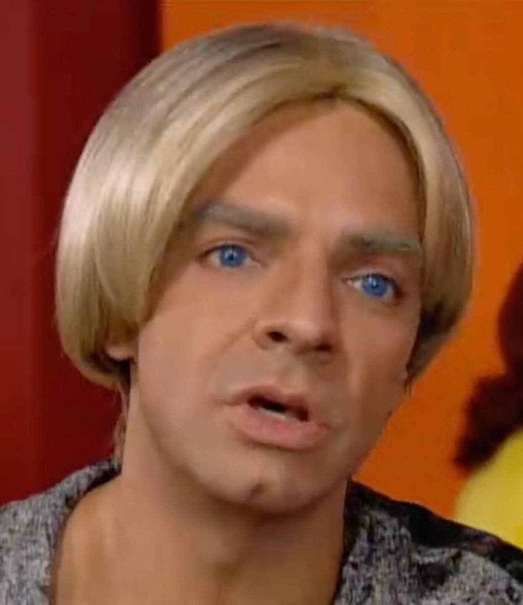 él quería ser Leon Kennedy pero en realidad es Brad Pittin