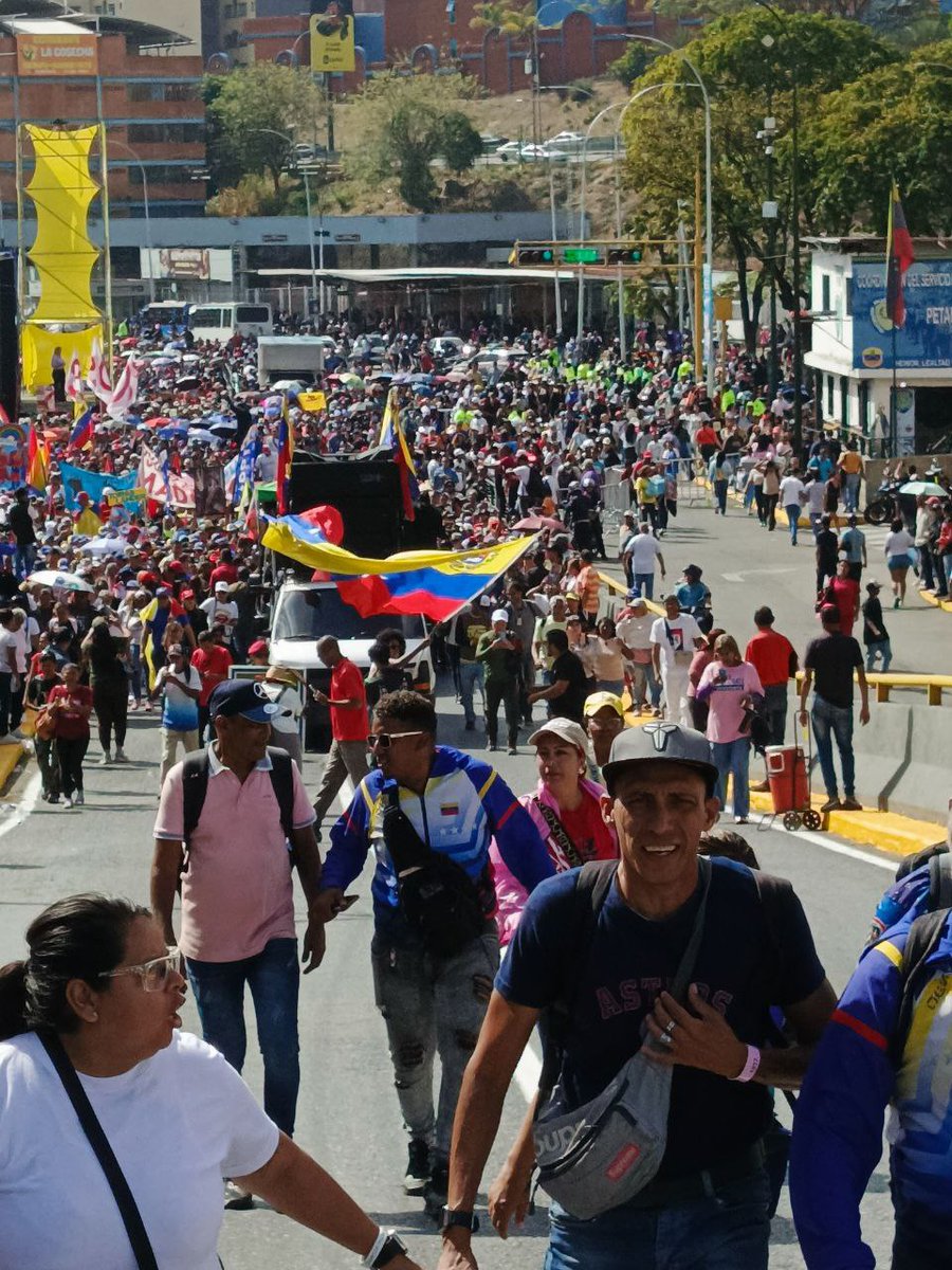 AnaMechii's tweet photo. A 37 años del Caracazo, los venezolanos salen a las calles.

#LosQueremosDeVuelta #BringThemBack #bbvipks4 #paobc #bbvipks4 #sstvi https://t.co/ITVmSzoKAk