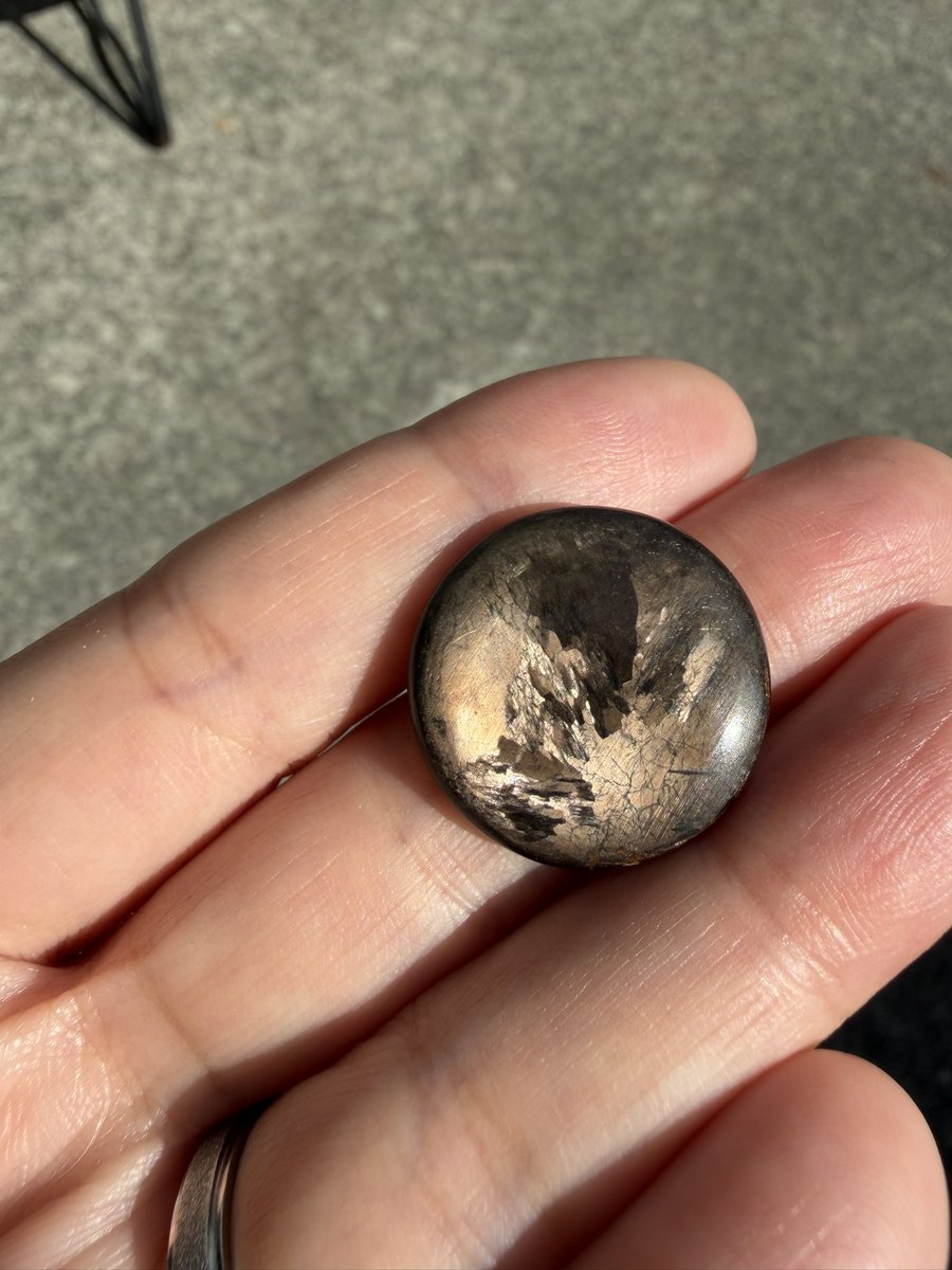 見て！やばいこの石やばい！！何この幻想的なインクルージョン