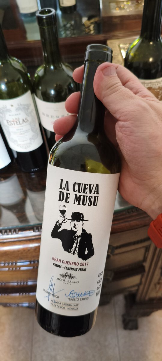 El señor X del vino tweet media