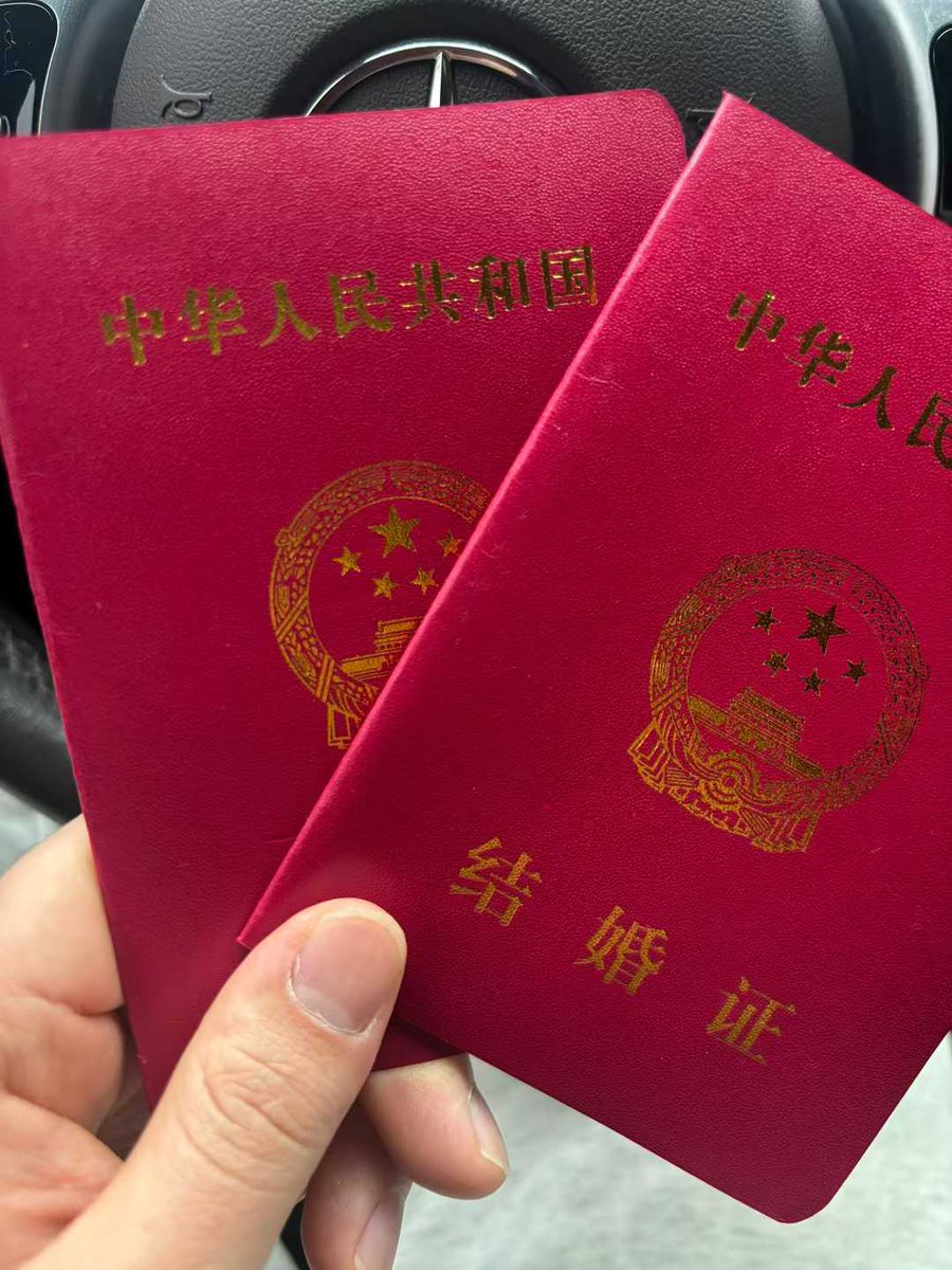 人生又一个分水岭，结婚了，未来还是要继续努力啊。