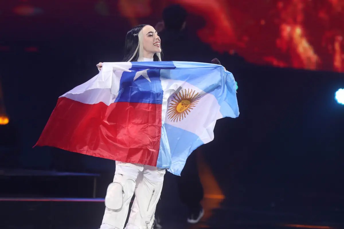 JanisFuentesV's tweet photo. Será que el género urbano logró detener la rivalidad Chile-Argentina? O cómo es que a María Becerra, Nicki Nicole, Emilia, Tini,Trueno y a Duki les fue tan bien?  Estoy segura que Paulo Londra y Milo J van por la misma racha #Viña2026 https://t.co/ujaGWqk45V