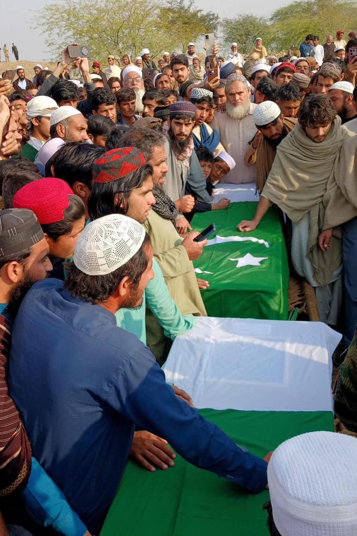 د افغان ځواکونو په بریدونو کې د هلاک شویو پاکستاني ملېشو انځورونه

هندوکش‌غږ ته د افغان ځواکونو د انتقامي بریدونو په لړ کې د یو شمېر هلاک شویو پاکستاني ملېشو په اړه کره معلومات او جزئیات رسېدلي دي.

که څه هم د دغو بریدونو په پایله کې د هلاک شویو کسانو شمېر سلګونو ته رسېدلی؛ خو تر