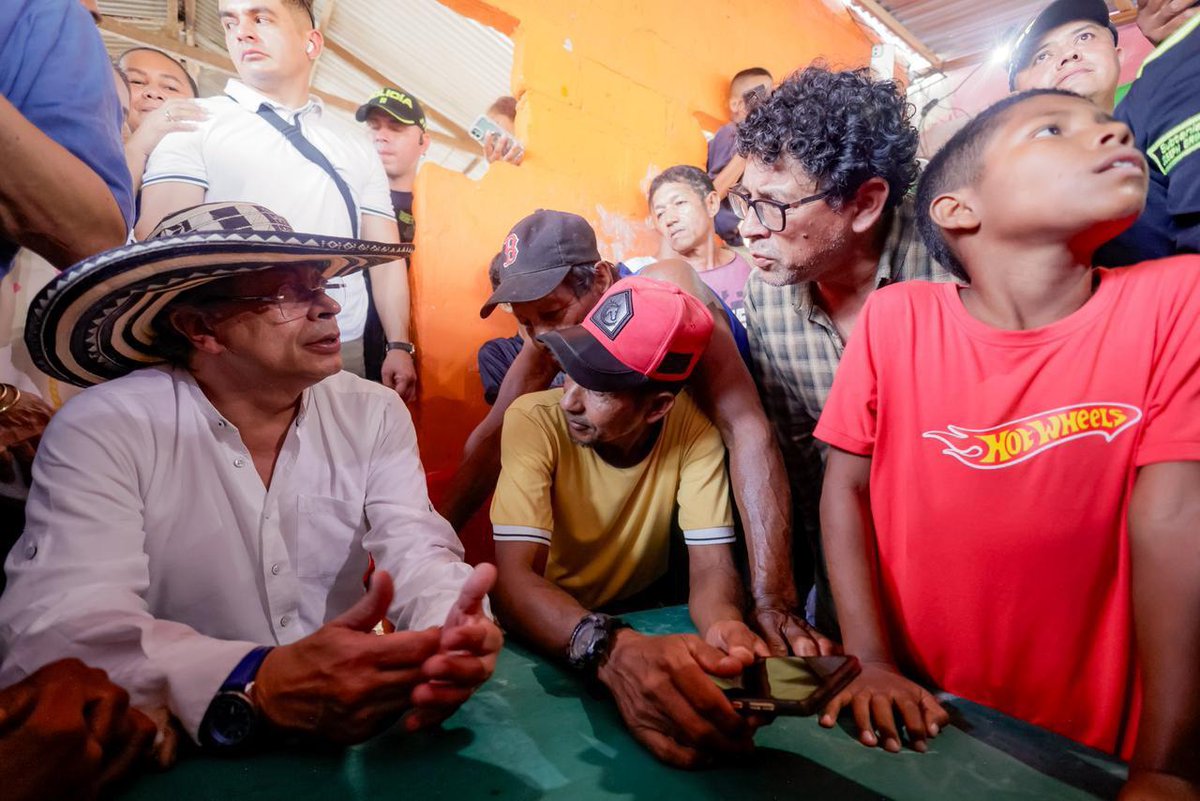 Gustavo Petro tweet media