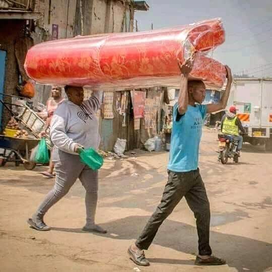 A rare photo of players carrying a stadium🤣🤣🤣