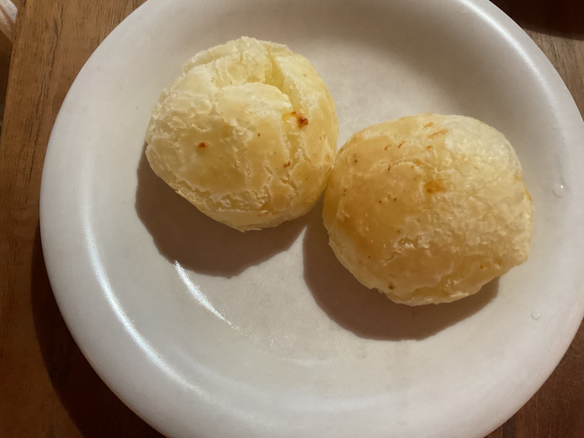 業務スーパーで買った冷凍のポンデケージョを食べた。おいしかった。 