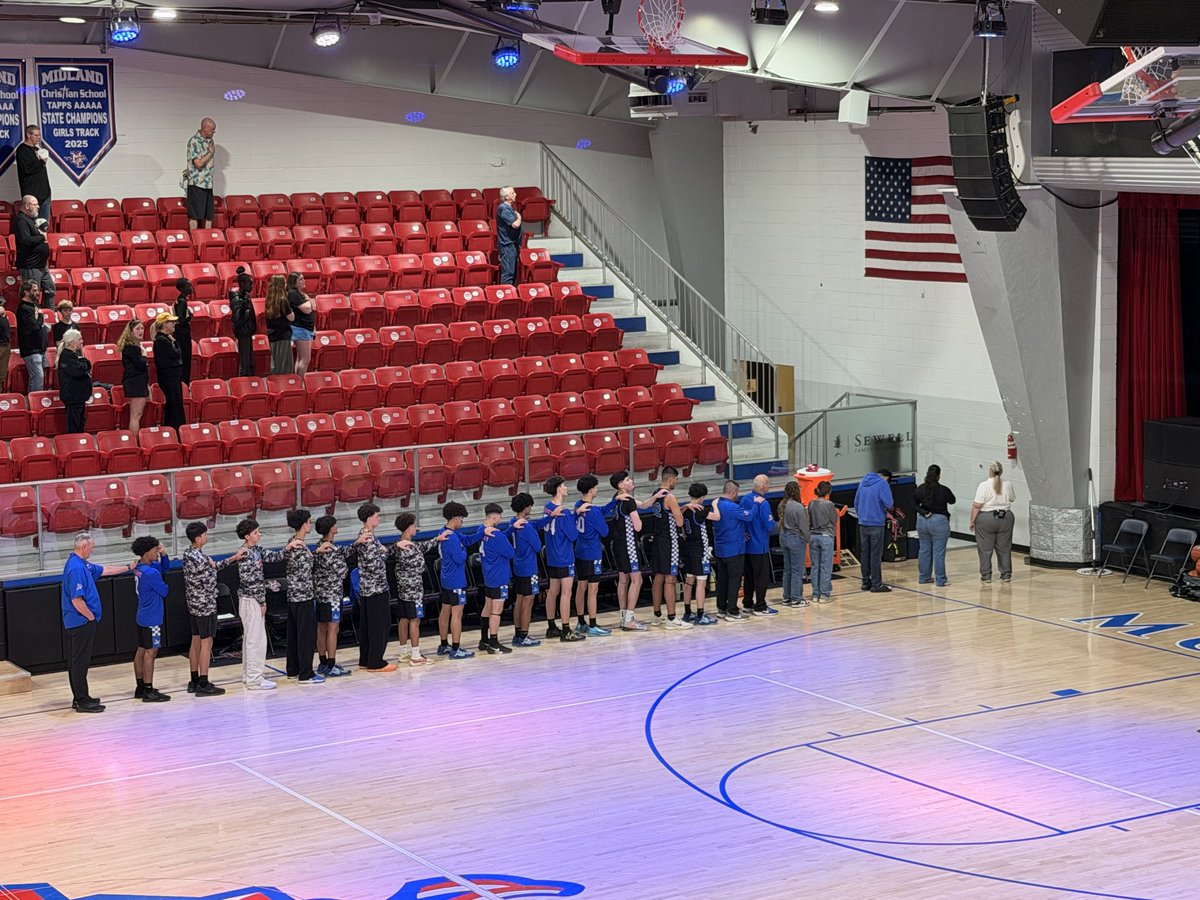 Americas_HS's tweet image. Our @Americas_HS players fought hard until the final buzzer—showing heart, grit, and pride every single minute. So proud of their resilience and the way they represented our school! 💪🏽🏀 #ProudPrincipal