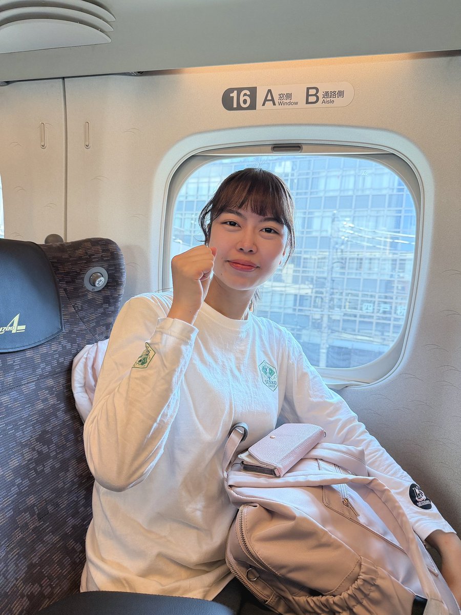 名古屋に向かっています🚄🍎
本日14時より対局開始です。

お時間の合う方は、ご覧いただけましたら嬉しいです。
応援よろしくお願いいたします！