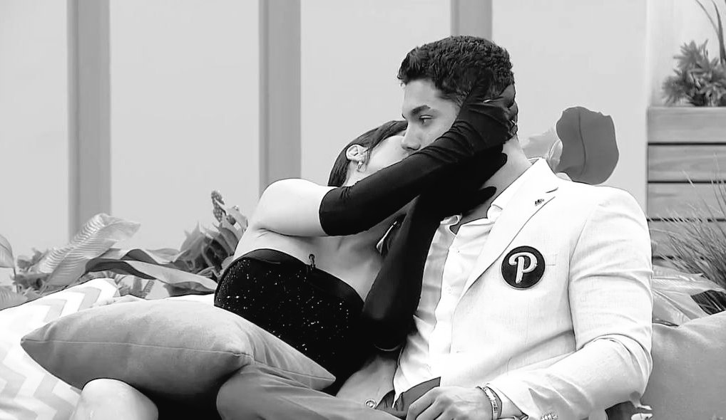 faribas02's tweet photo. Bu kare yeter...♥️

#kerper #kismetseolur #askingucu https://t.co/mJyo7r7RdE