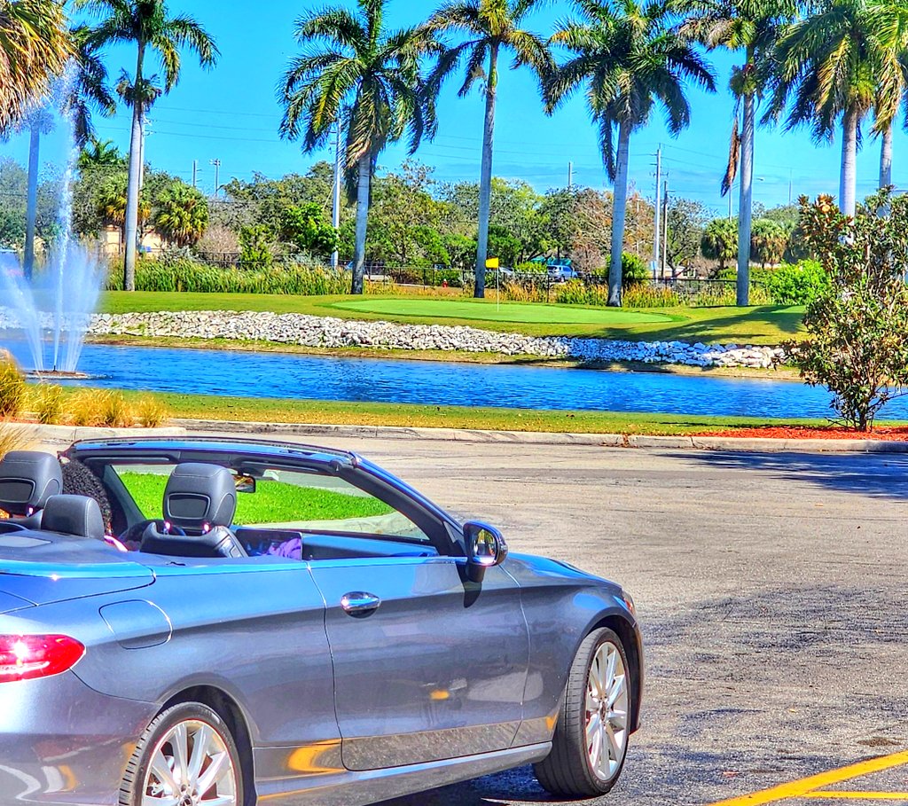 LinksNation's tweet image. Three of our favorite things in one image - college campus,  convertible sports car, and a par 3 ⛳️ hole. 

Friday at #TheOffice.